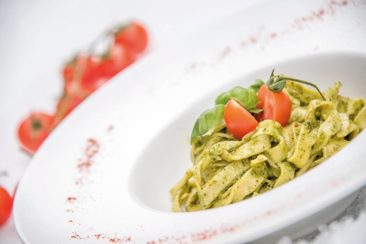 Apparthotel Feldhof - Living And Bistro โนวาโปเนนเต ภายนอก รูปภาพ